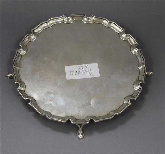 A 1930s silver salver, Edward Barnard & Sons Ltd, 11 oz.